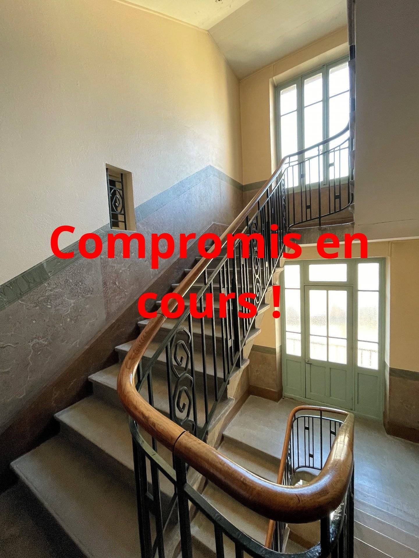 Le bel escalier ancien de la copropriété